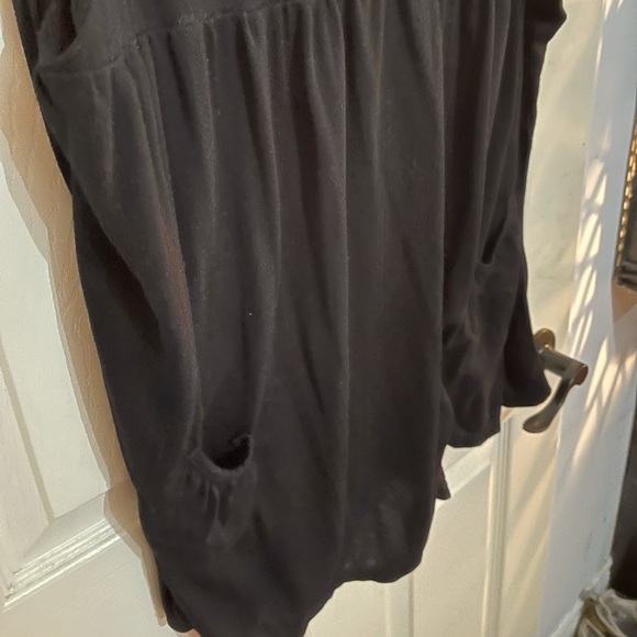 ๐ฅฐ 4/$25- Black tank w/pockets and buttons - measurements added - Picture 3 of 11